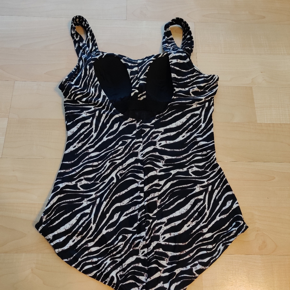 Island pearls one-piece swimsuit size 16 - Picture 4 of 11